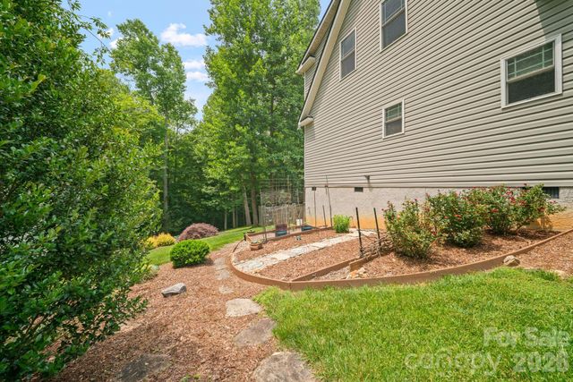813 Beech Tree Place, Hendersonville, NC 28792
