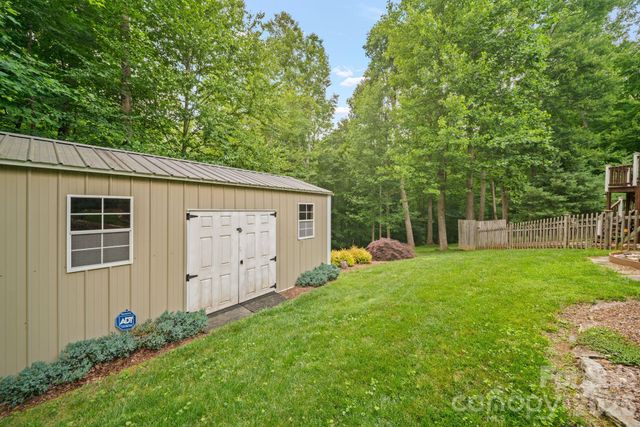 813 Beech Tree Place, Hendersonville, NC 28792