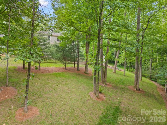 813 Beech Tree Place, Hendersonville, NC 28792