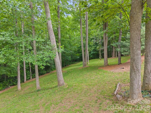 813 Beech Tree Place, Hendersonville, NC 28792