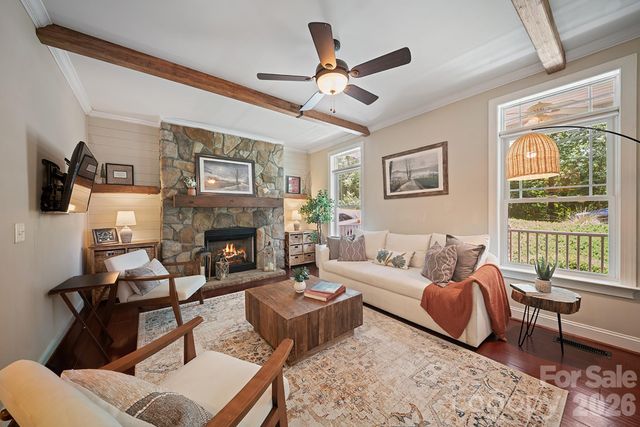 813 Beech Tree Place, Hendersonville, NC 28792