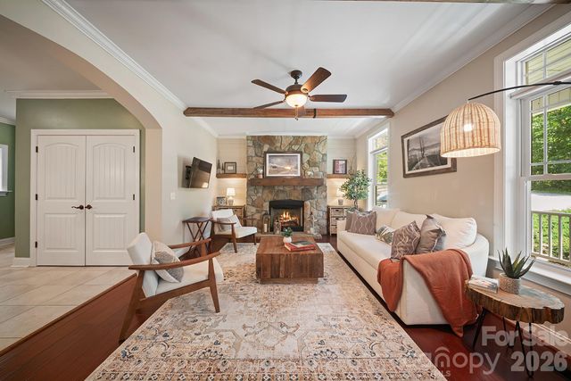 813 Beech Tree Place, Hendersonville, NC 28792