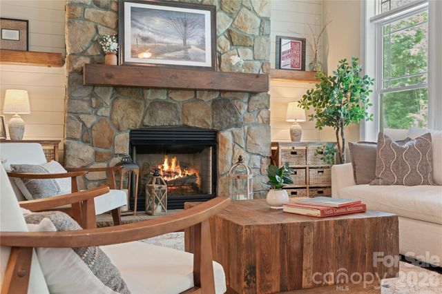 813 Beech Tree Place, Hendersonville, NC 28792