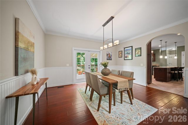 813 Beech Tree Place, Hendersonville, NC 28792