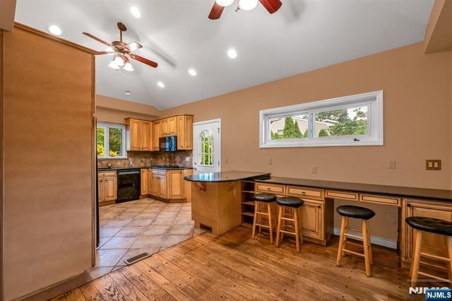 574 Chestnut Street, Twp Of Washington, NJ 07676