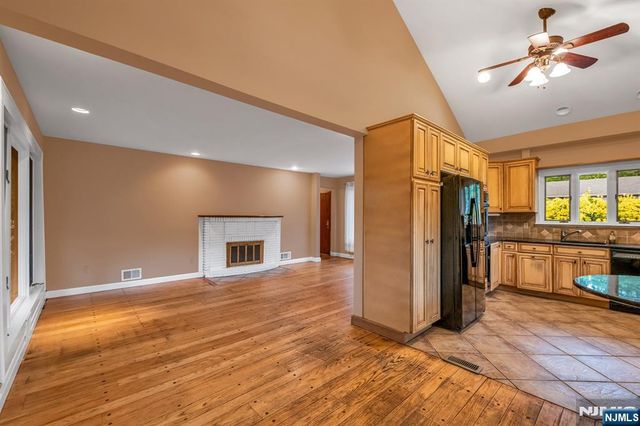 574 Chestnut Street, Twp Of Washington, NJ 07676