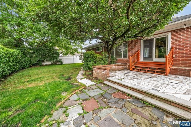 574 Chestnut Street, Twp Of Washington, NJ 07676