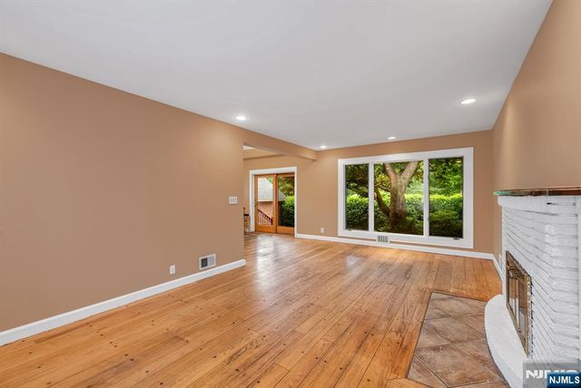 574 Chestnut Street, Twp Of Washington, NJ 07676