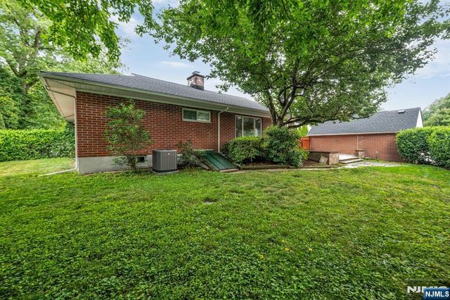 574 Chestnut Street, Twp Of Washington, NJ 07676
