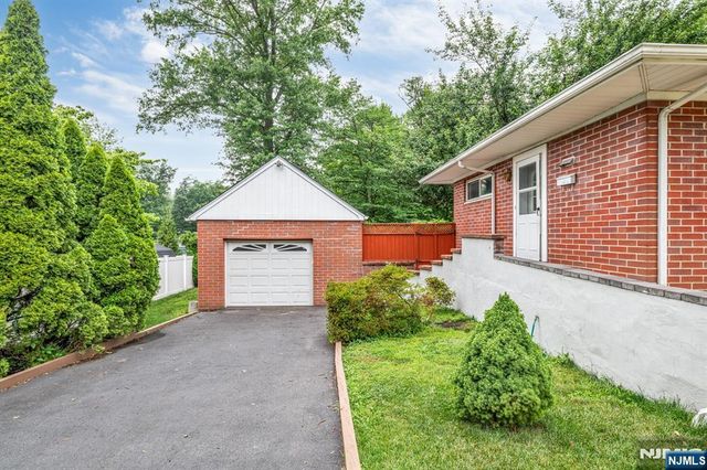 574 Chestnut Street, Twp Of Washington, NJ 07676