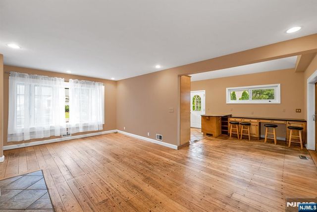 574 Chestnut Street, Twp Of Washington, NJ 07676