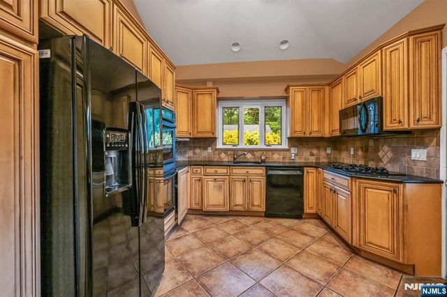 574 Chestnut Street, Twp Of Washington, NJ 07676