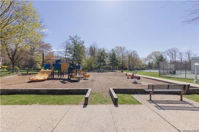 5 Kings Court, Nanuet, NY 10954