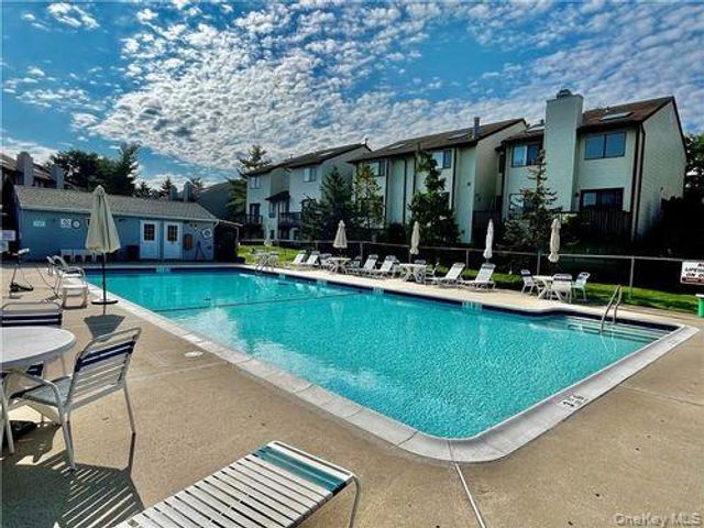 5 Kings Court, Nanuet, NY 10954