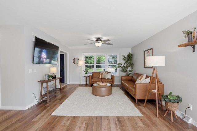1271 Gas Light Drive, Sun Prairie, WI 53590