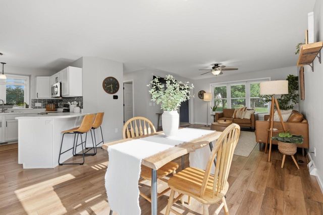 1271 Gas Light Drive, Sun Prairie, WI 53590