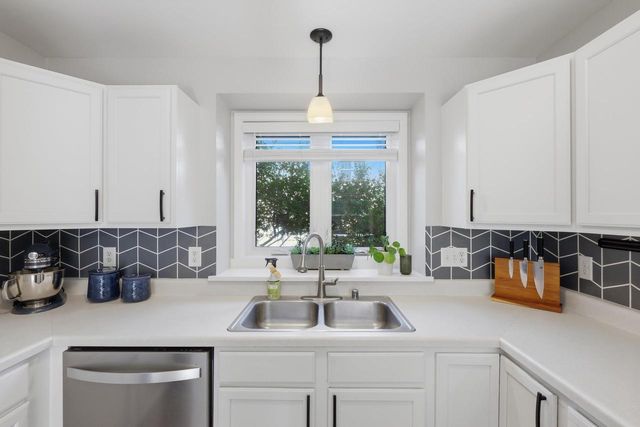 1271 Gas Light Drive, Sun Prairie, WI 53590
