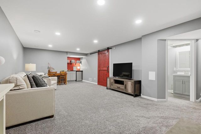 1271 Gas Light Drive, Sun Prairie, WI 53590