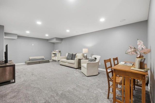 1271 Gas Light Drive, Sun Prairie, WI 53590