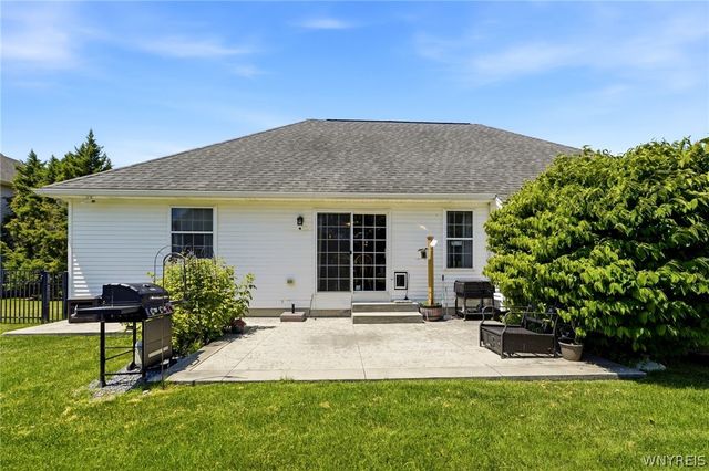 7041 Rock Dove Lane, Wheatfield, NY 14304