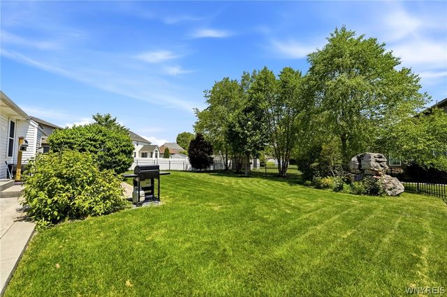 7041 Rock Dove Lane, Wheatfield, NY 14304
