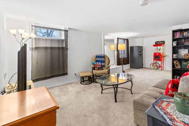 523 ELLIOTT Street, Council Bluffs, IA 51503