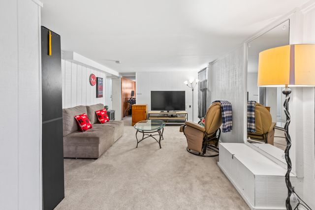 523 ELLIOTT Street, Council Bluffs, IA 51503