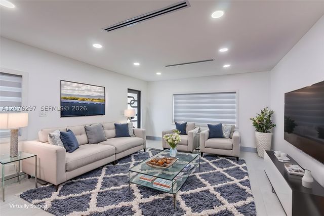 233 W 39th Pl, Hialeah, FL 33012