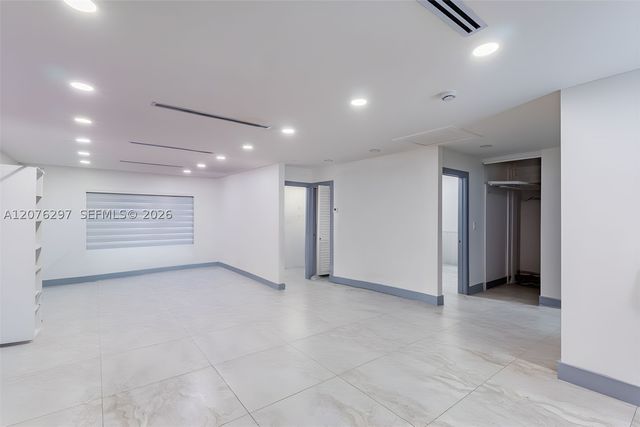 233 W 39th Pl, Hialeah, FL 33012