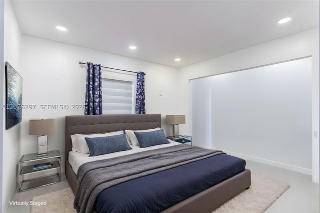 233 W 39th Pl, Hialeah, FL 33012
