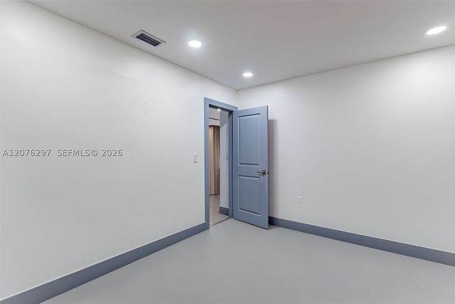 233 W 39th Pl, Hialeah, FL 33012