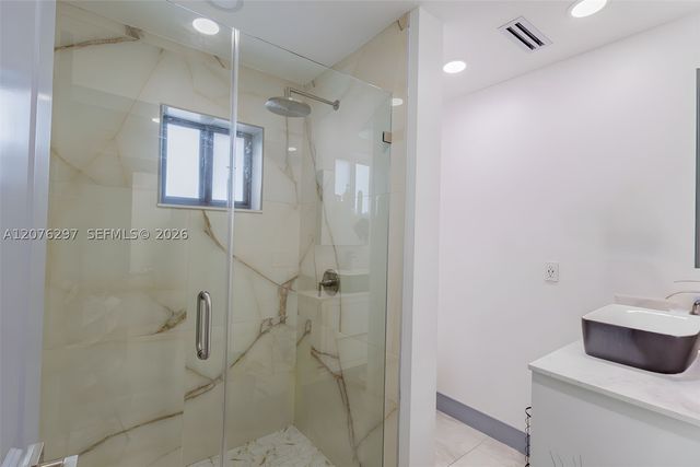233 W 39th Pl, Hialeah, FL 33012