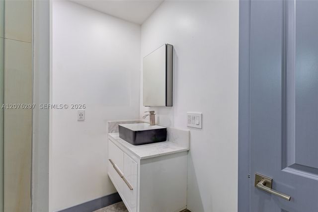 233 W 39th Pl, Hialeah, FL 33012