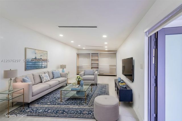 233 W 39th Pl, Hialeah, FL 33012