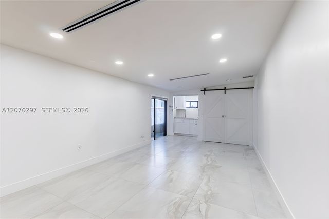 233 W 39th Pl, Hialeah, FL 33012