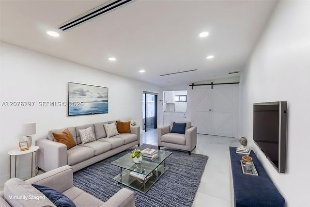 233 W 39th Pl, Hialeah, FL 33012