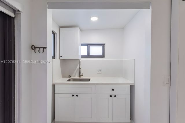 233 W 39th Pl, Hialeah, FL 33012