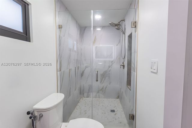 233 W 39th Pl, Hialeah, FL 33012