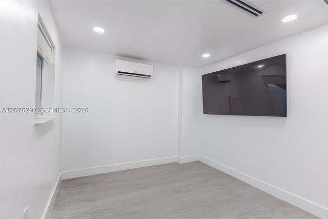 233 W 39th Pl, Hialeah, FL 33012