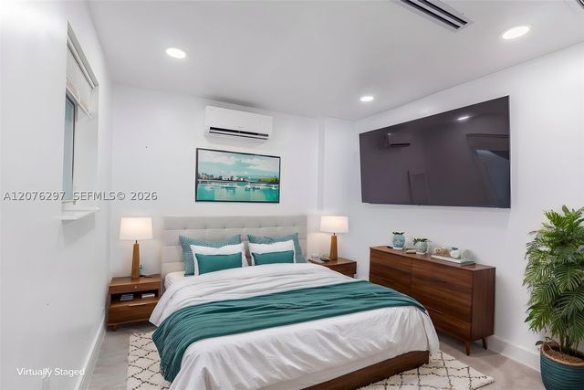 233 W 39th Pl, Hialeah, FL 33012