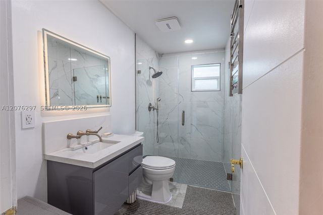 233 W 39th Pl, Hialeah, FL 33012
