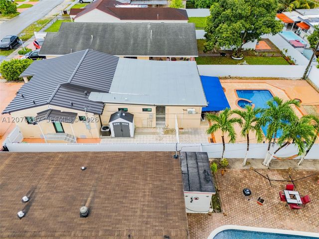 233 W 39th Pl, Hialeah, FL 33012