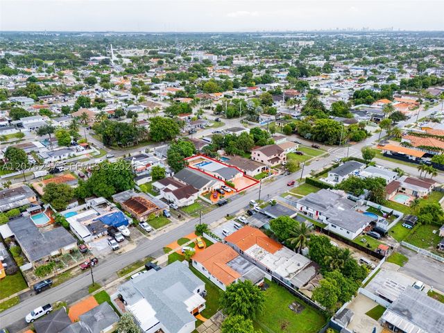 233 W 39th Pl, Hialeah, FL 33012
