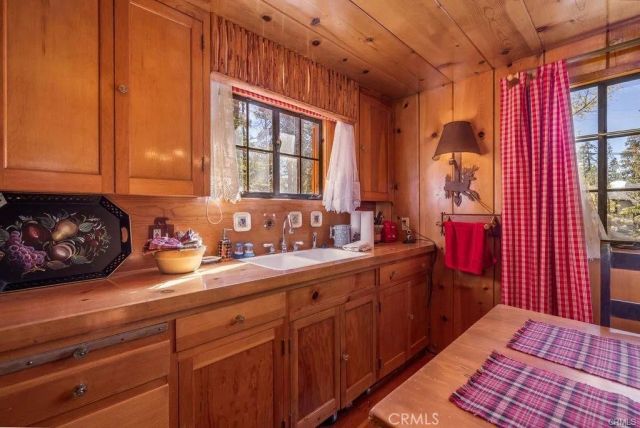 39654 Flicker Road, Fawnskin, CA 92333