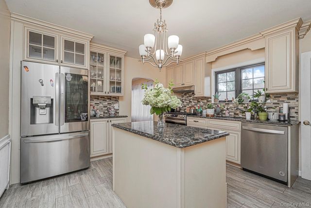 4 Brentwood Avenue, Staten Island, NY 10301