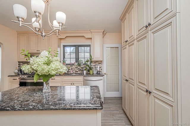 4 Brentwood Avenue, Staten Island, NY 10301