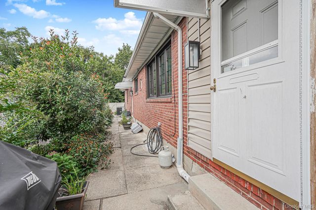 4 Brentwood Avenue, Staten Island, NY 10301