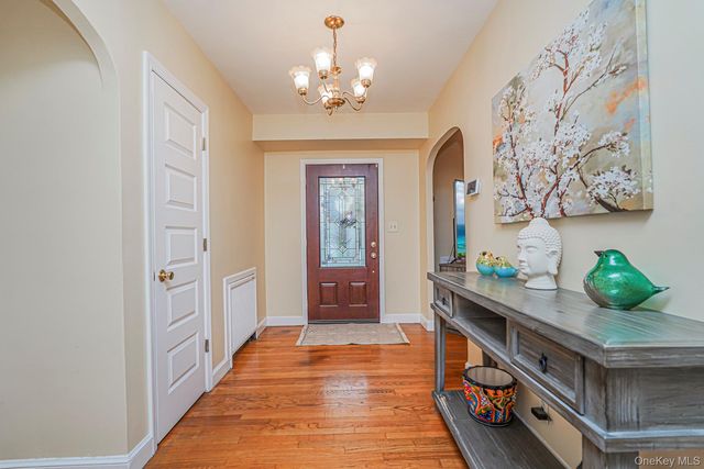 4 Brentwood Avenue, Staten Island, NY 10301