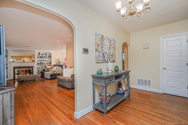 4 Brentwood Avenue, Staten Island, NY 10301