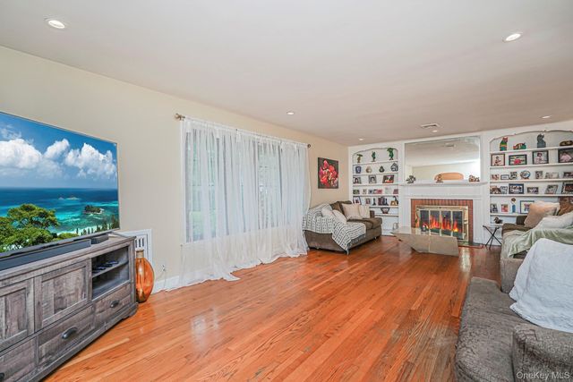 4 Brentwood Avenue, Staten Island, NY 10301